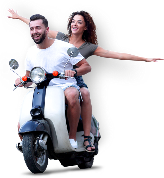 Un couple sur une vespa